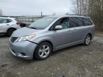  Salvage Toyota Sienna