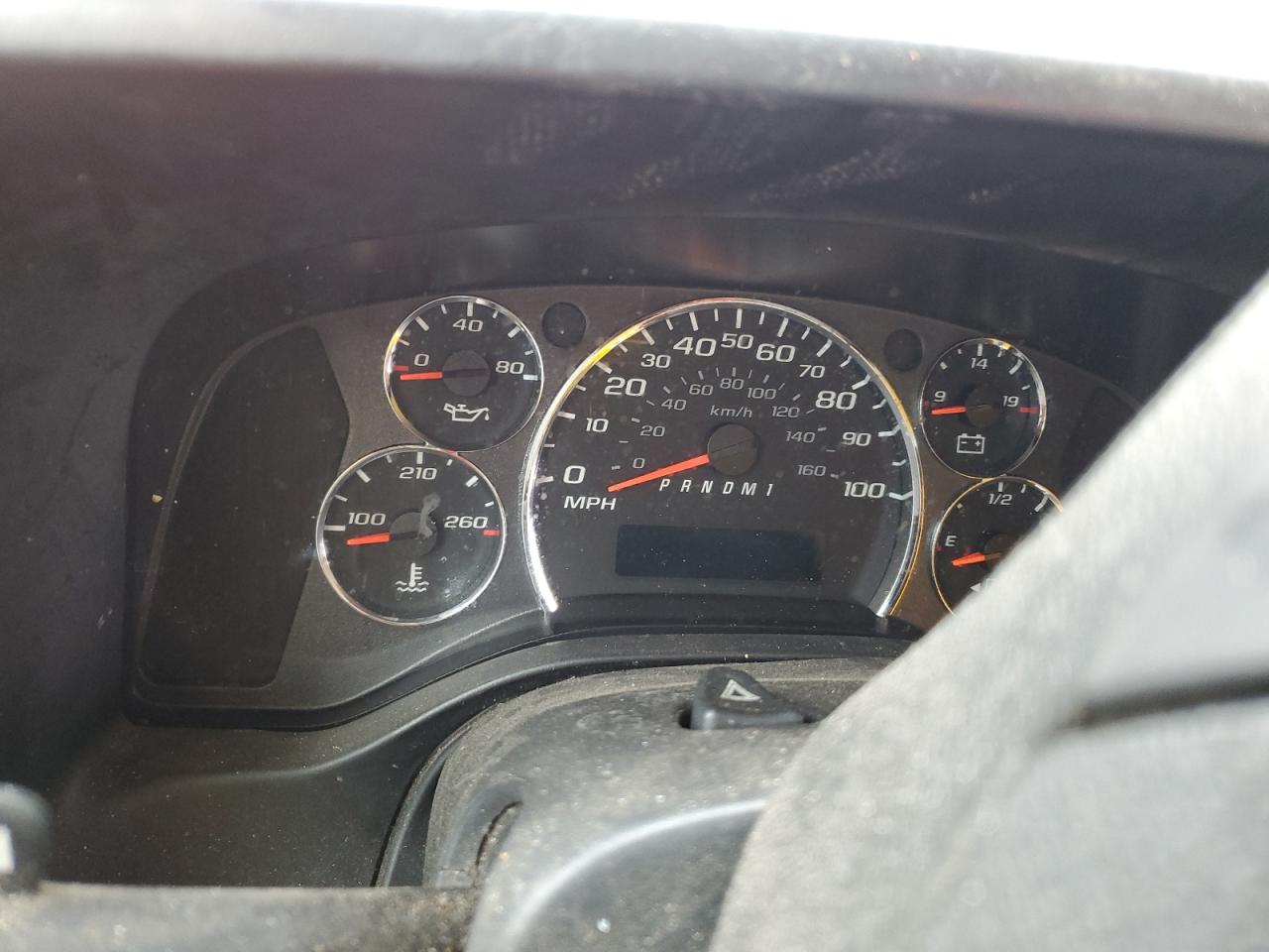 Chevrolet Express Image 6