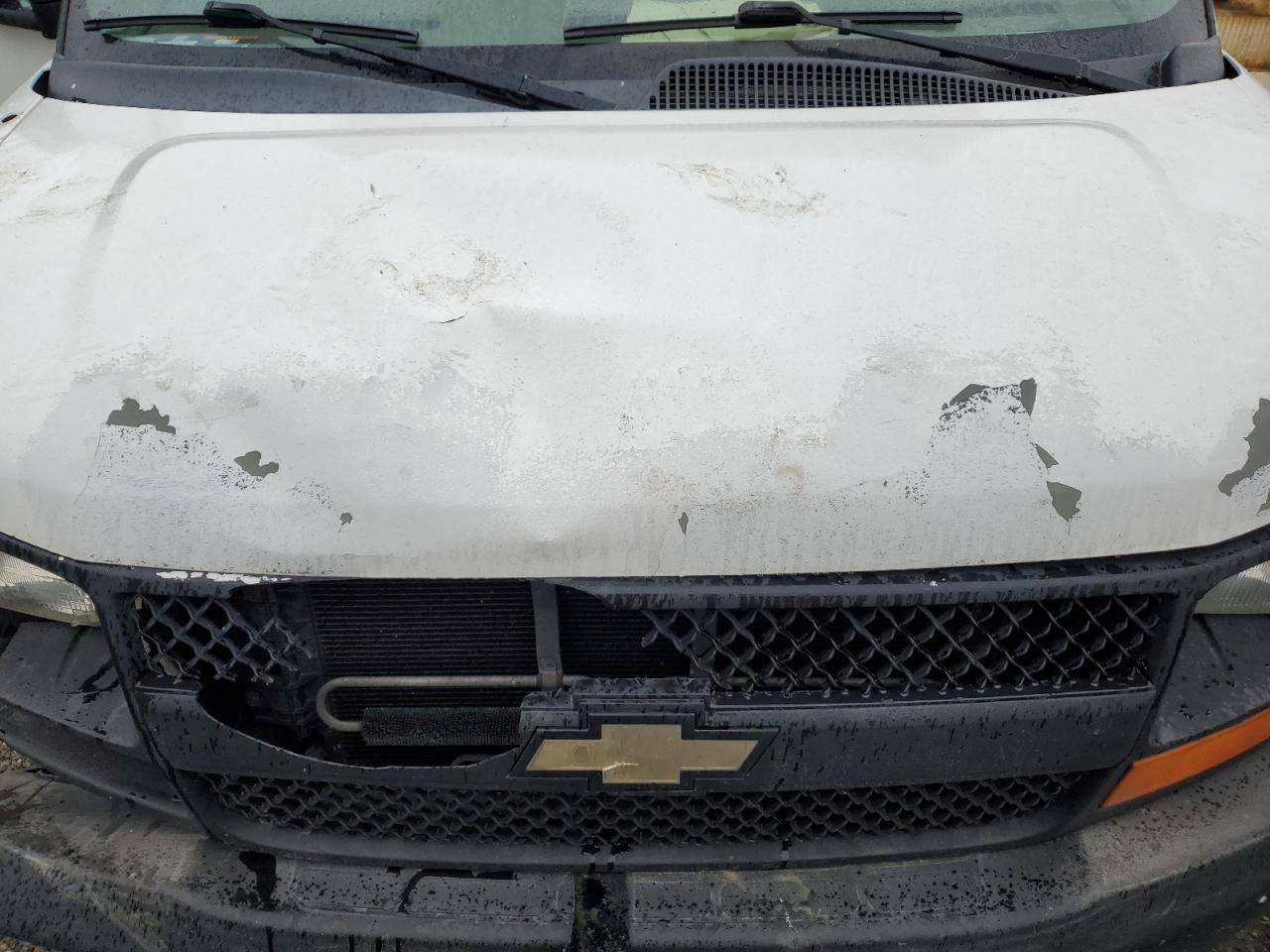 Chevrolet Express Image 9