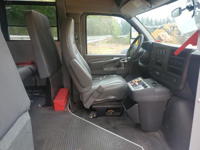 Chevrolet Express Image 6