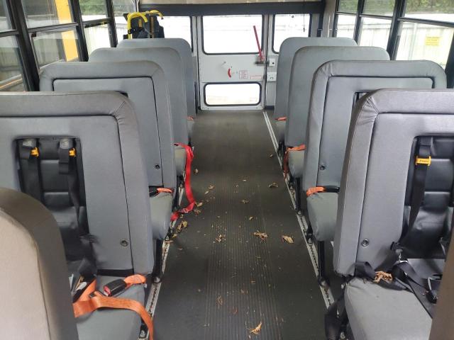 Chevrolet Express Image 3