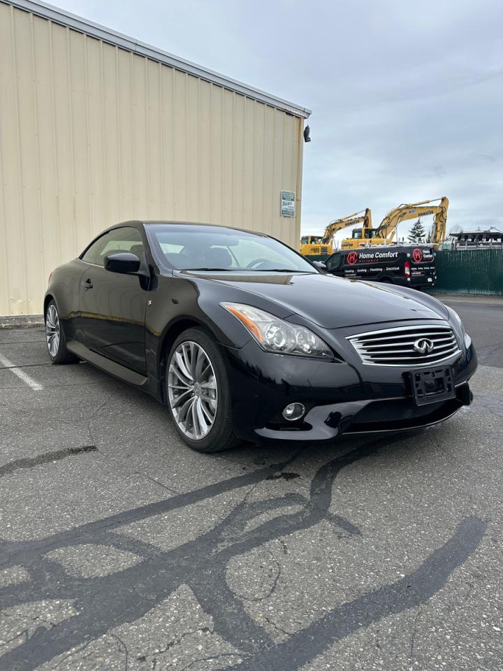 INFINITI Q60 Base Image 1