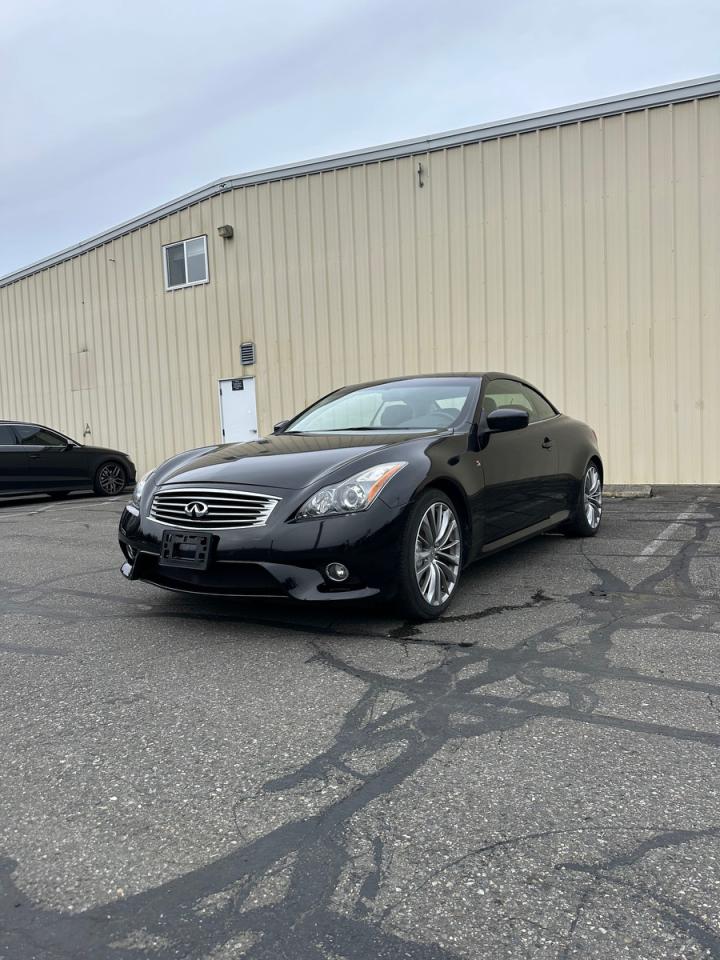 INFINITI Q60 Base Image 2