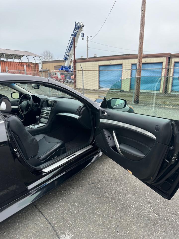 INFINITI Q60 Base Image 8