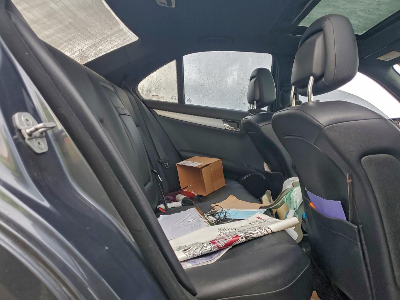 Mercedes-Benz C-Class 300 Image 9