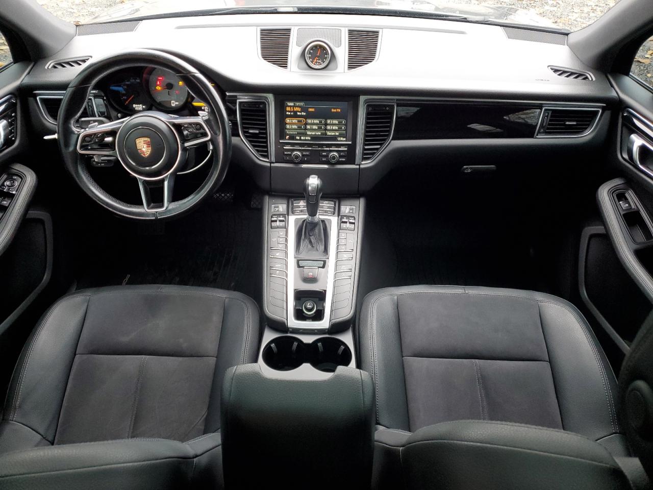 Porsche Macan S Image 10