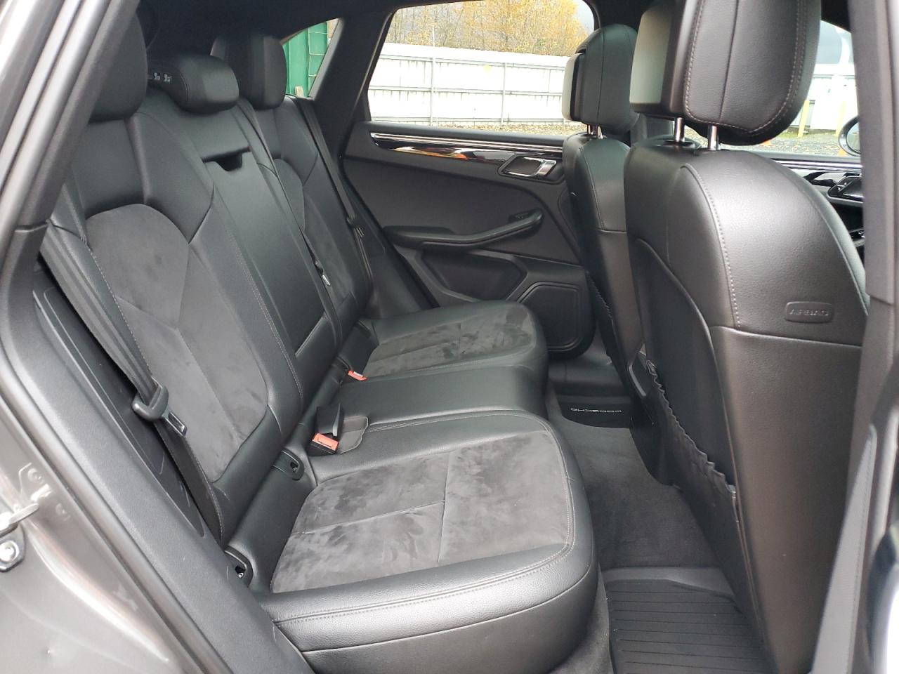 Porsche Macan S Image 4