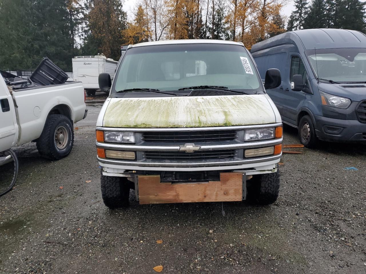 Chevrolet Express Image 6