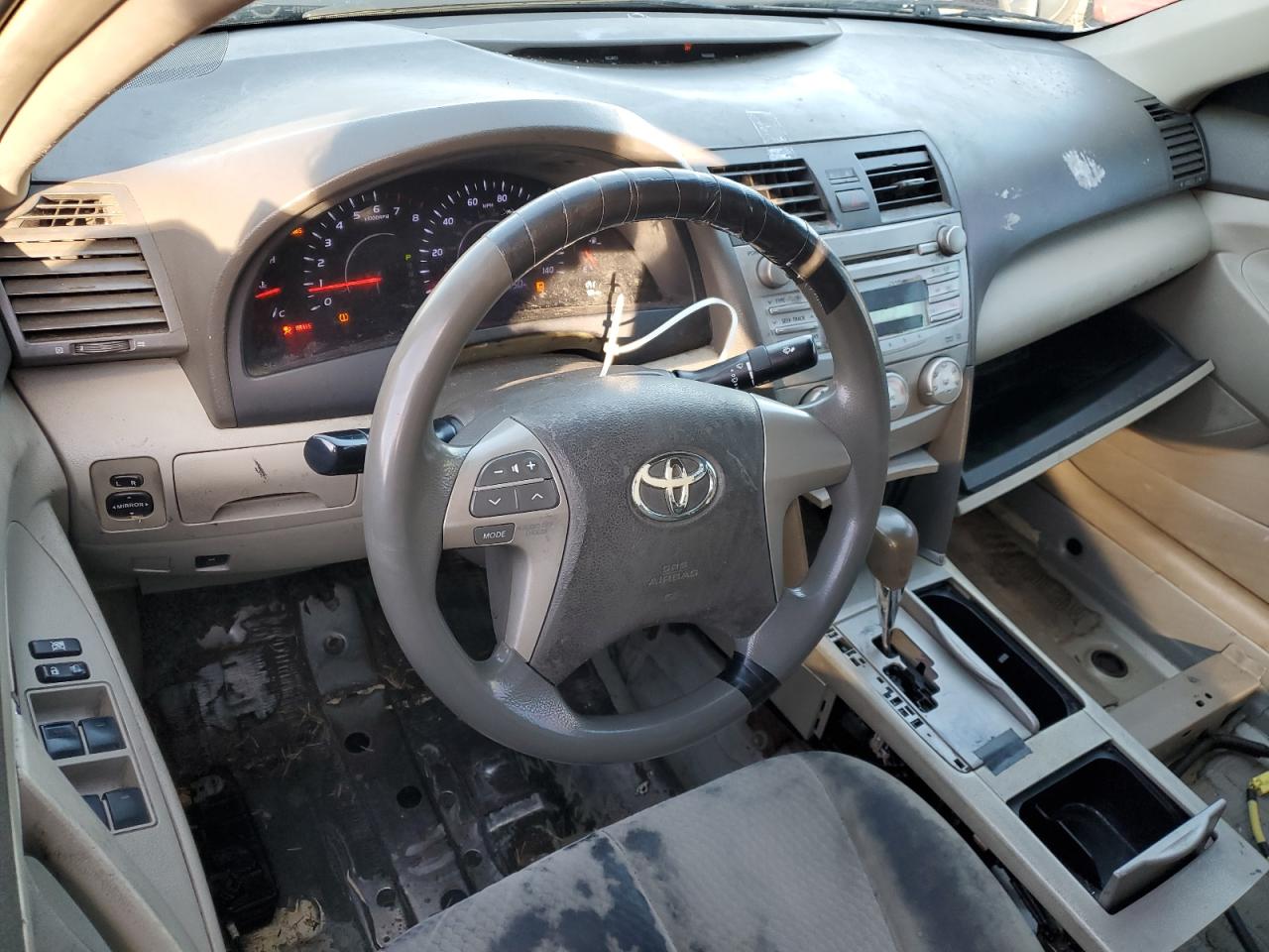 Toyota Camry Base Image 4