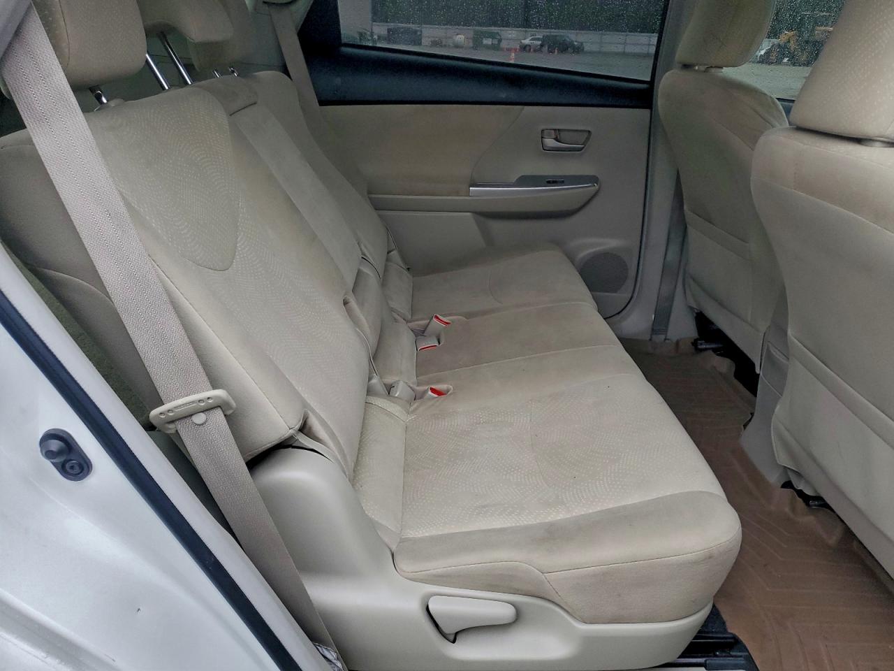 Toyota Prius Image 10