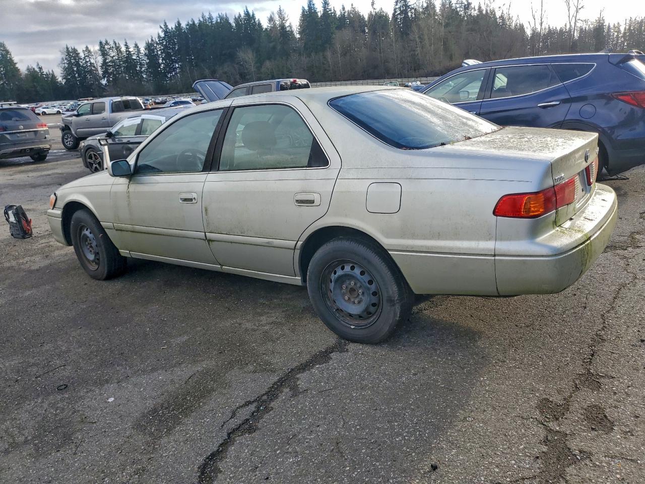 Toyota Camry Ce Image 5