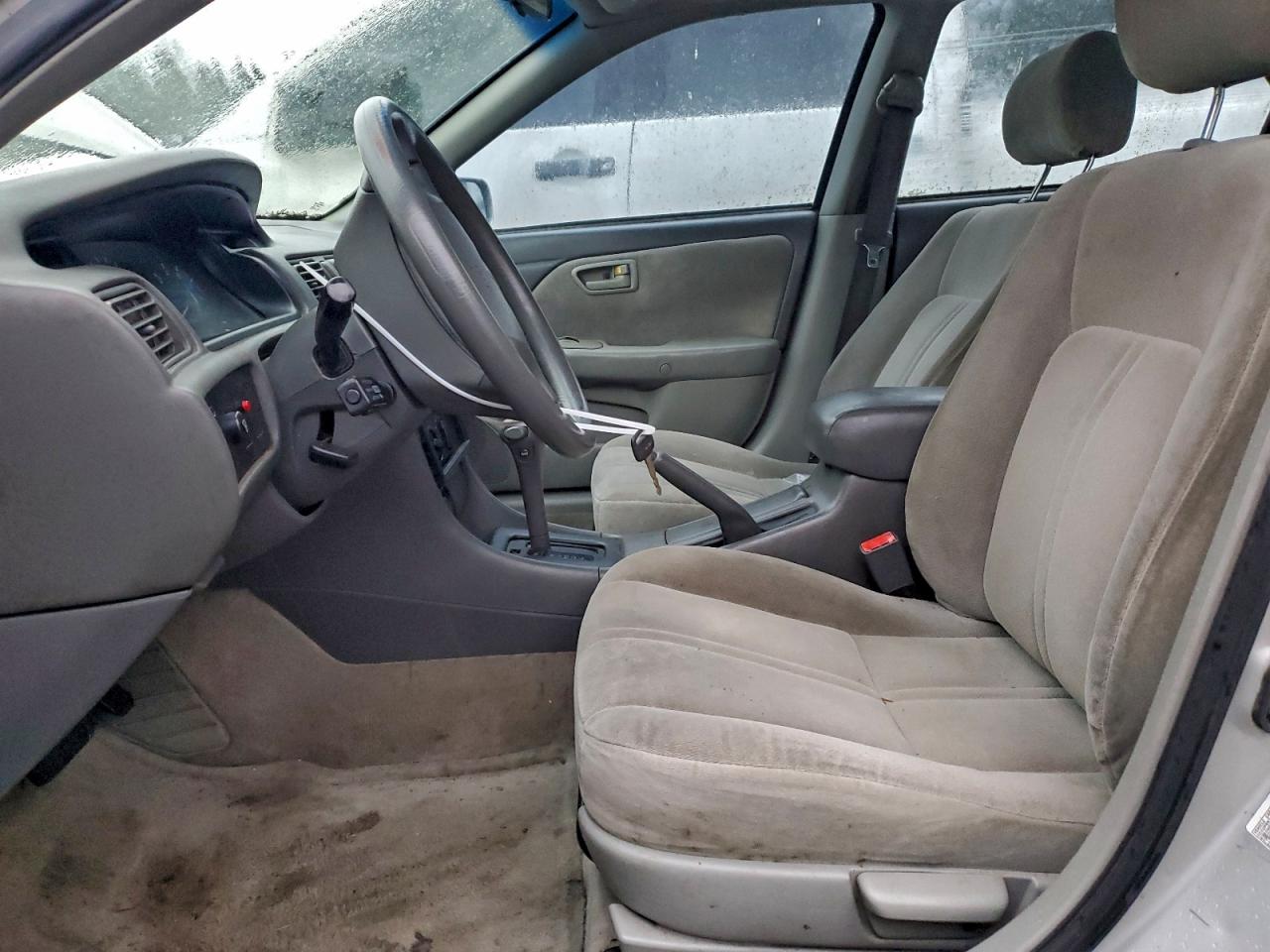 Toyota Camry Ce Image 11