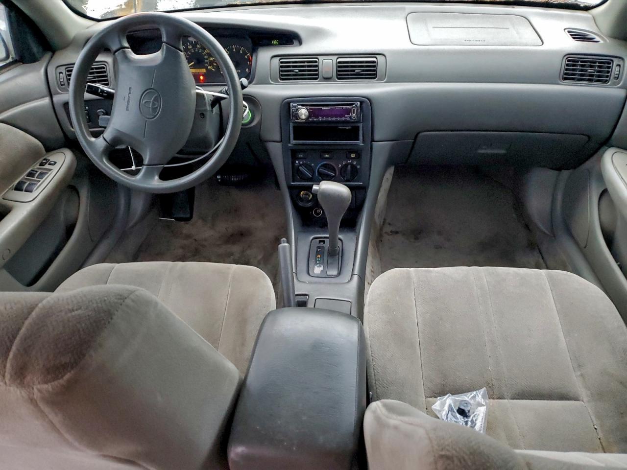 Toyota Camry Ce Image 10