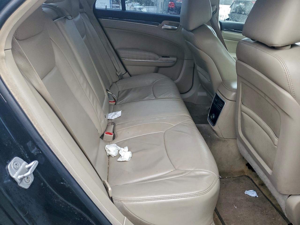 Chrysler 300 Image 8