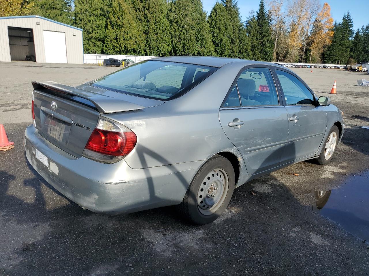 Toyota Camry Le Image 2