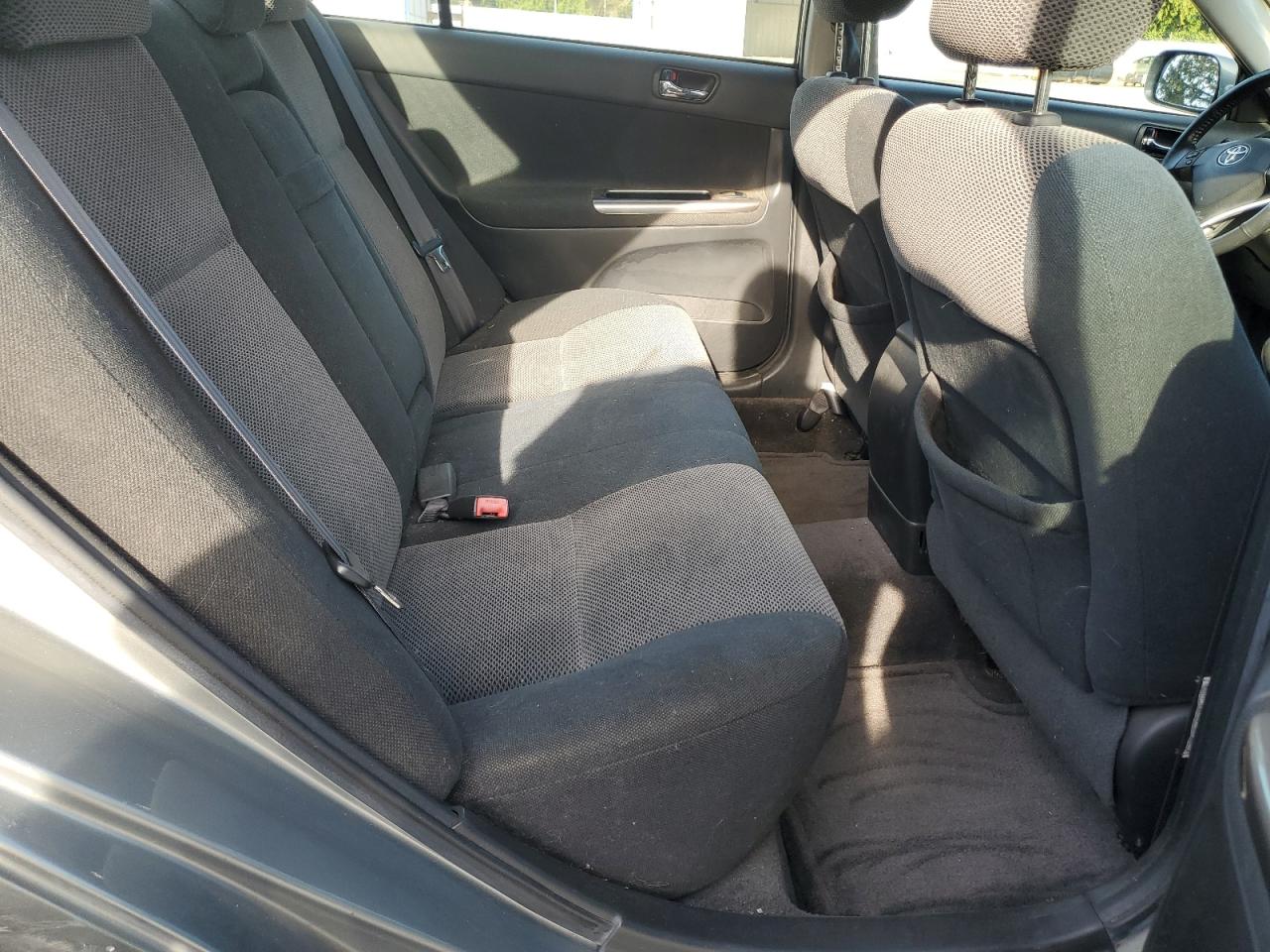 Toyota Camry Le Image 8