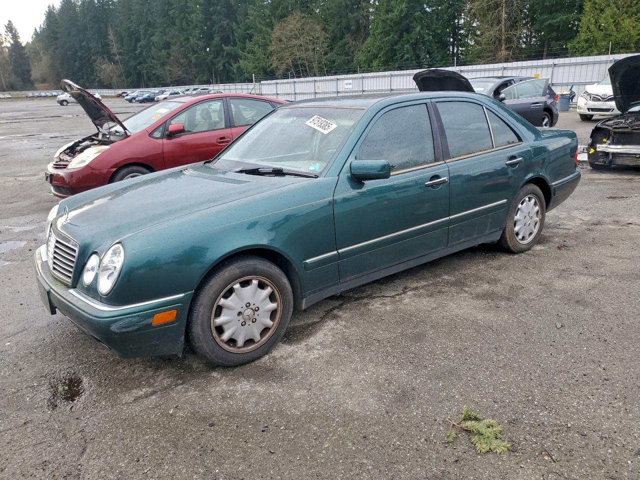 Mercedes-Benz E-Class 300td Image 1