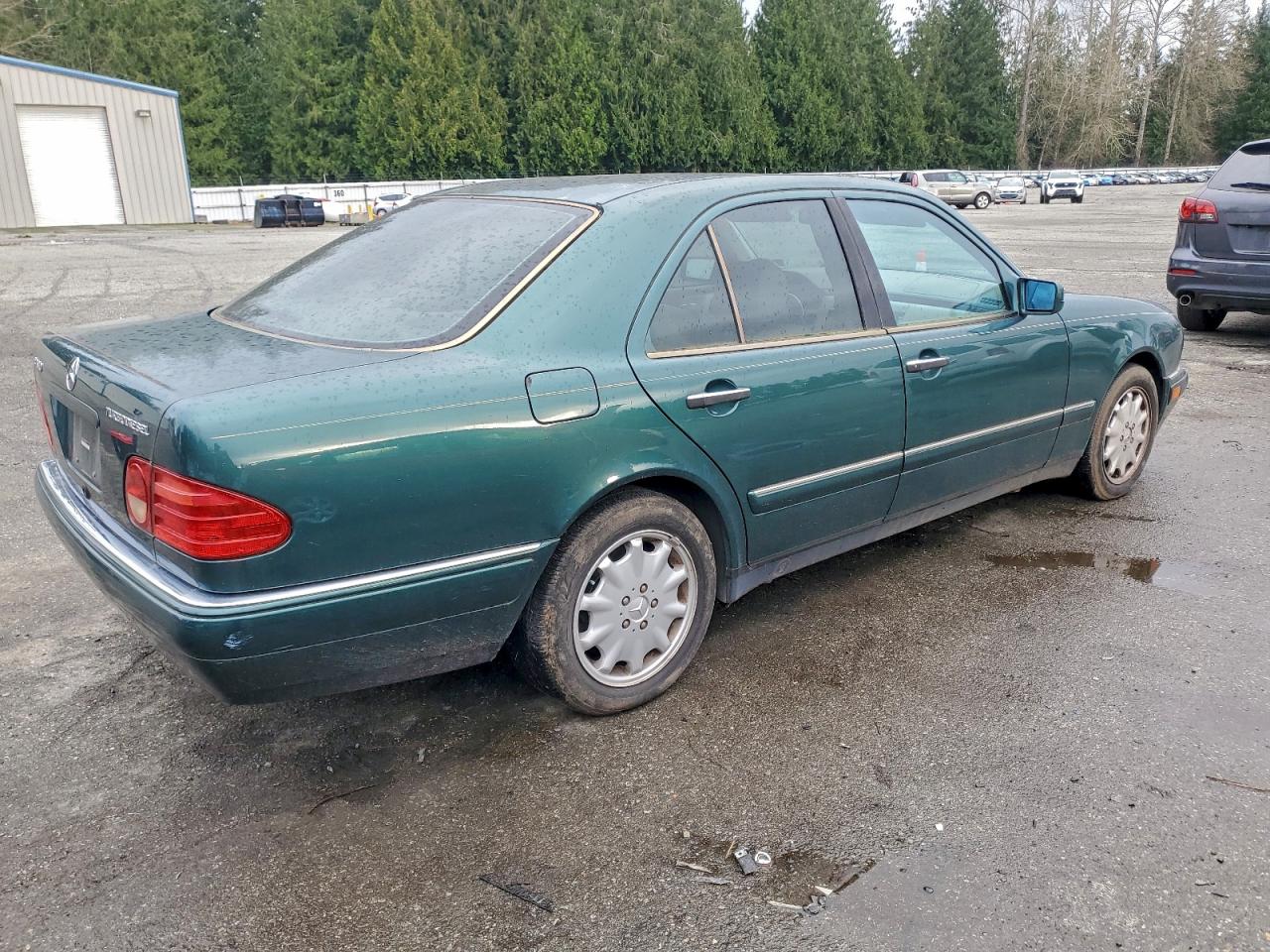 Mercedes-Benz E-Class 300td Image 12