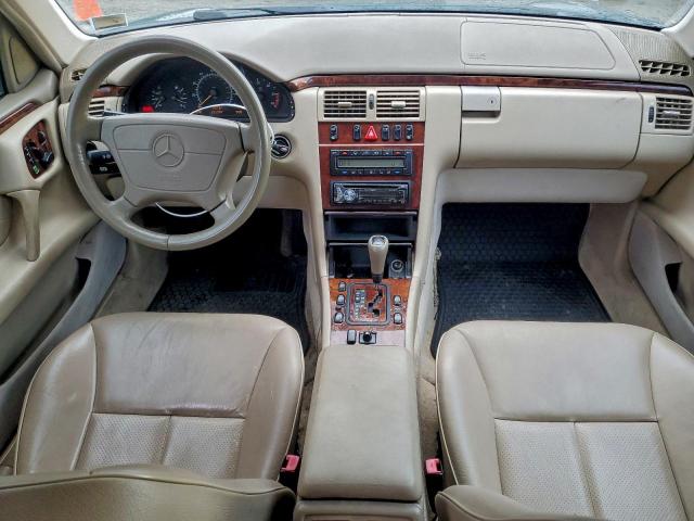 Mercedes-Benz E-Class 300td Image 4