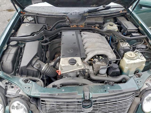 Mercedes-Benz E-Class 300td Image 11