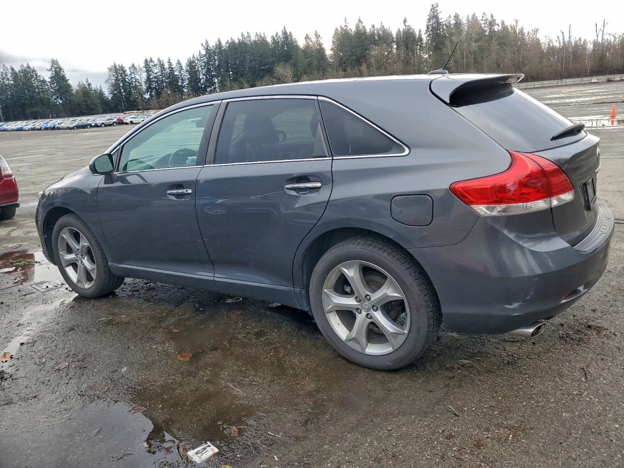 Toyota Venza Image 2