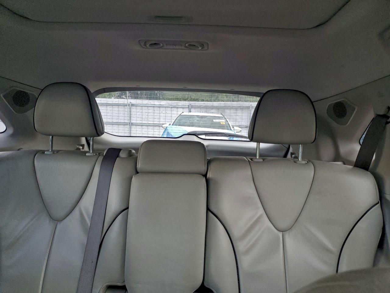 Toyota Venza Image 4