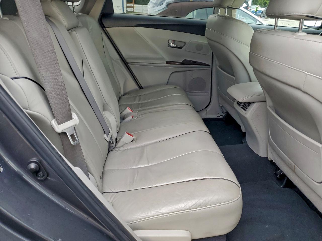 Toyota Venza Image 8