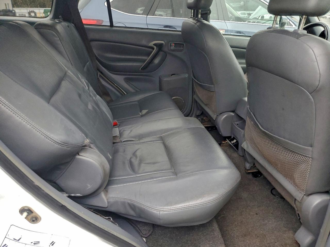 Toyota RAV4 Image 10