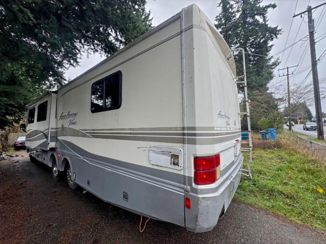 Ford F-550 Super Duty Stripped Chassis Image 10