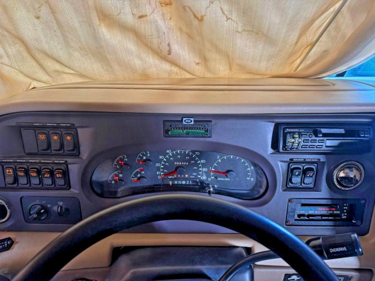 Ford F-550 Super Duty Stripped Chassis Image 11