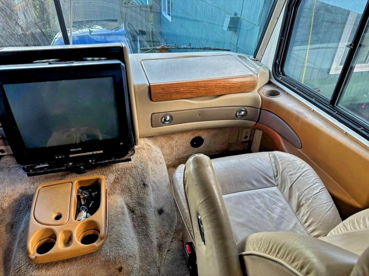 Ford F-550 Super Duty Stripped Chassis Image 2