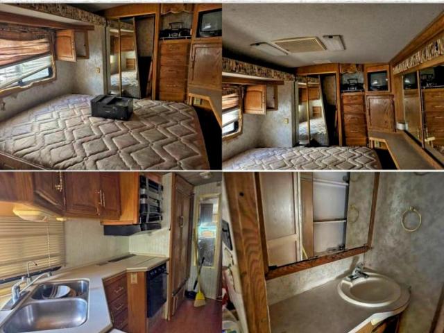 Ford F-550 Super Duty Stripped Chassis Image 12