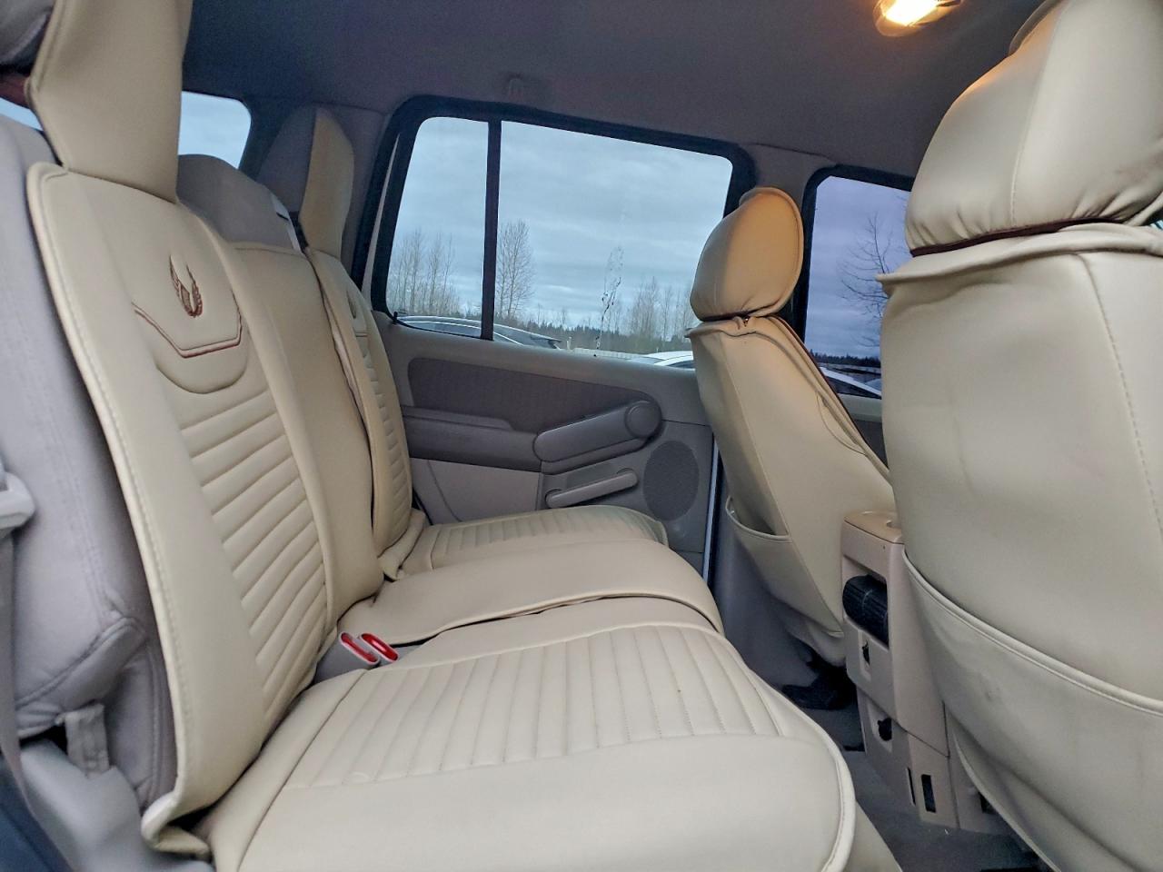 Ford Explorer Xlt Image 12