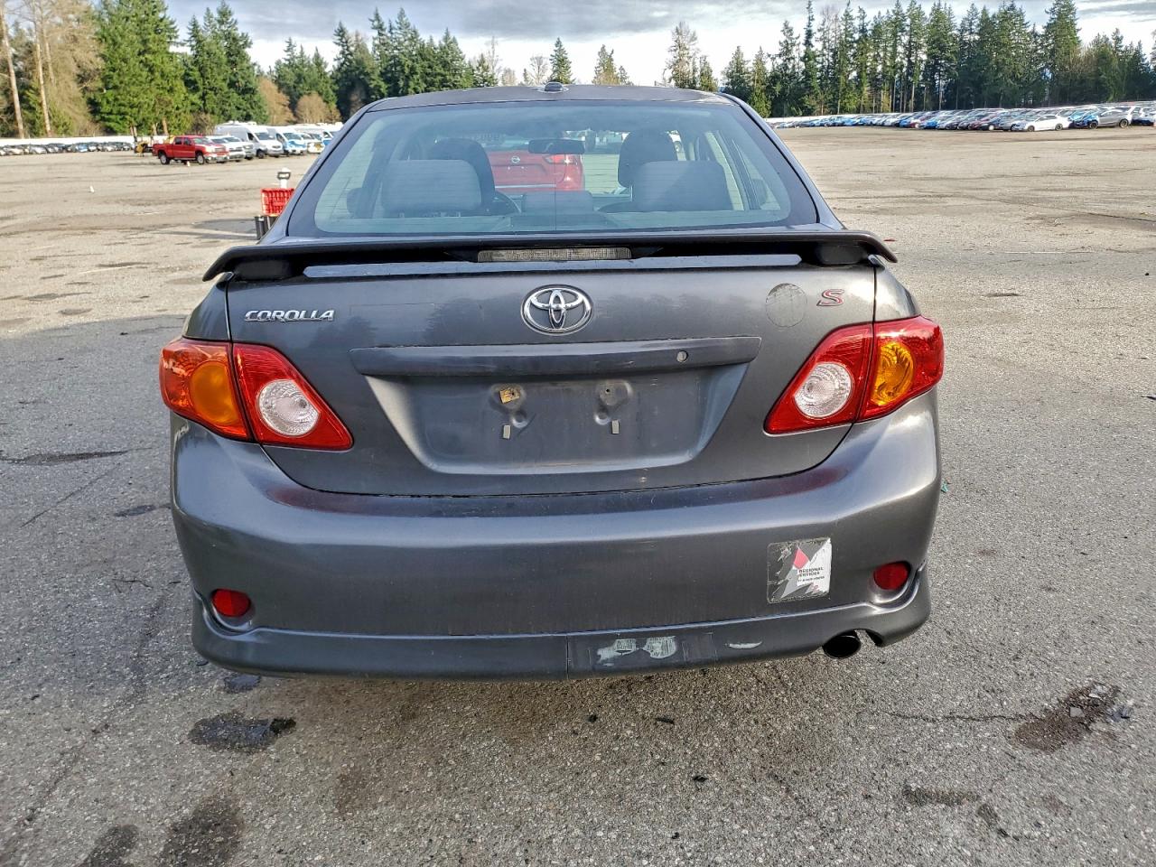 Toyota Corolla Base Image 12