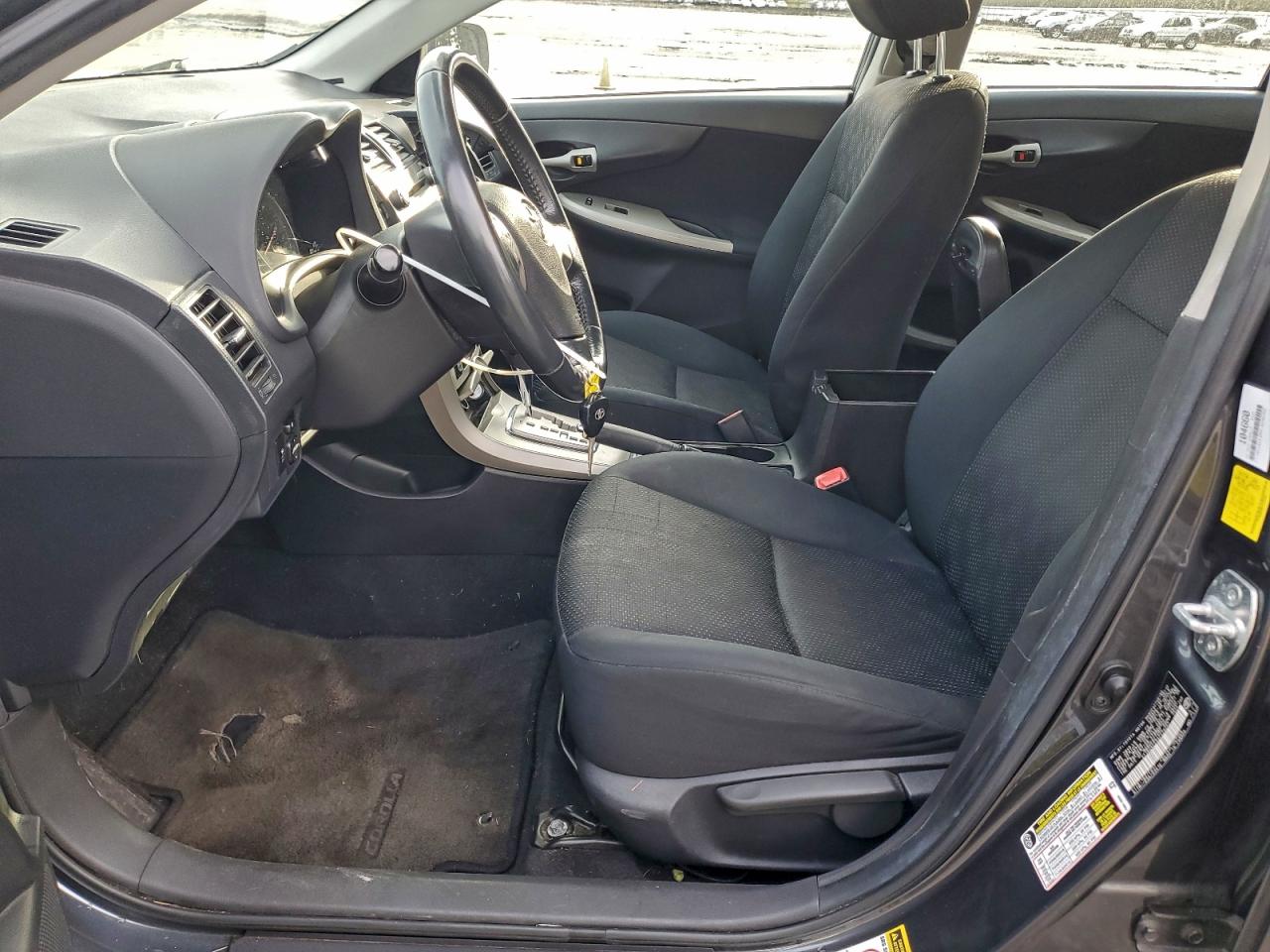 Toyota Corolla Base Image 7