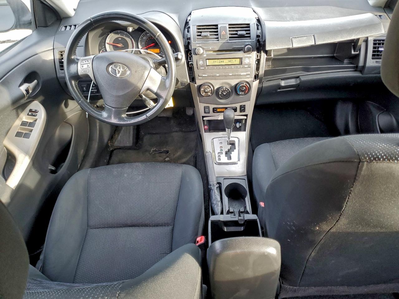 Toyota Corolla Base Image 5