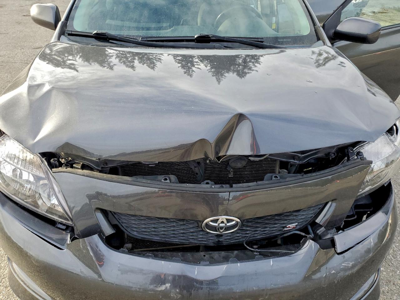 Toyota Corolla Base Image 3