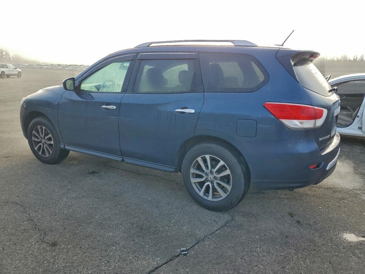 Nissan Pathfinder S Image 10