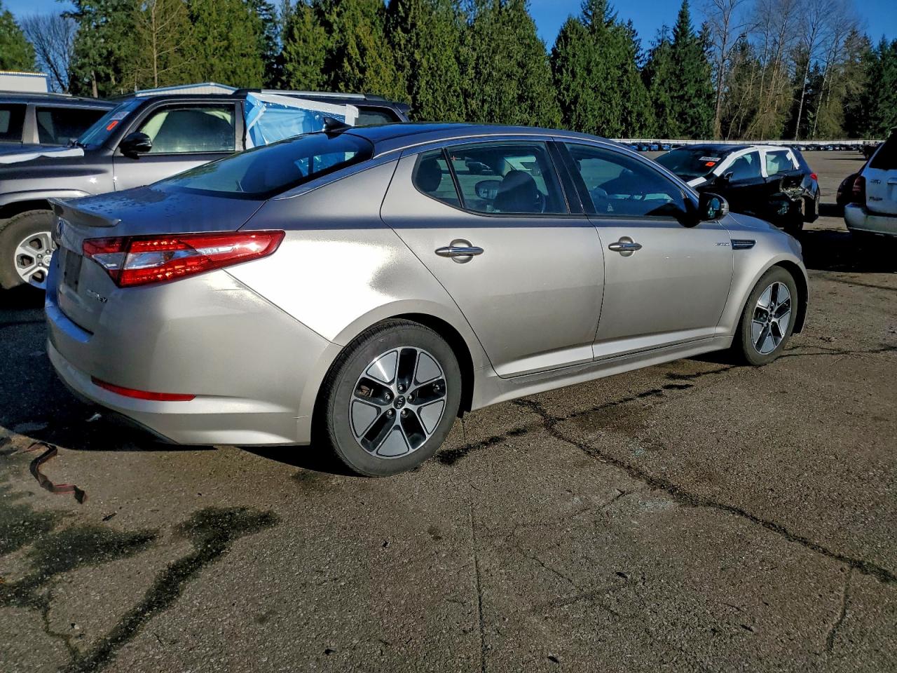 Kia Optima Hybrid Image 2
