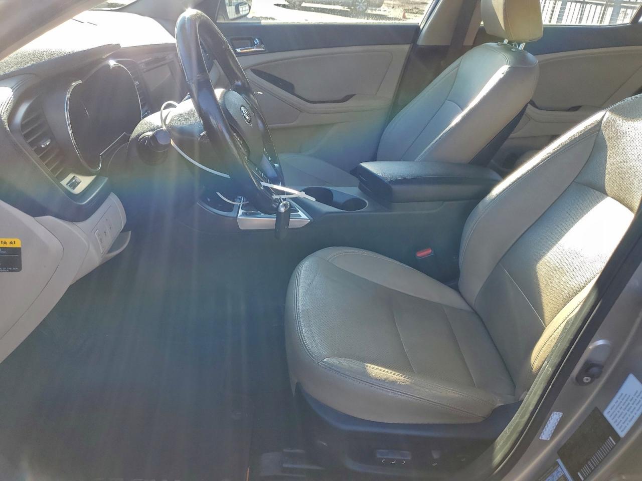 Kia Optima Hybrid Image 12