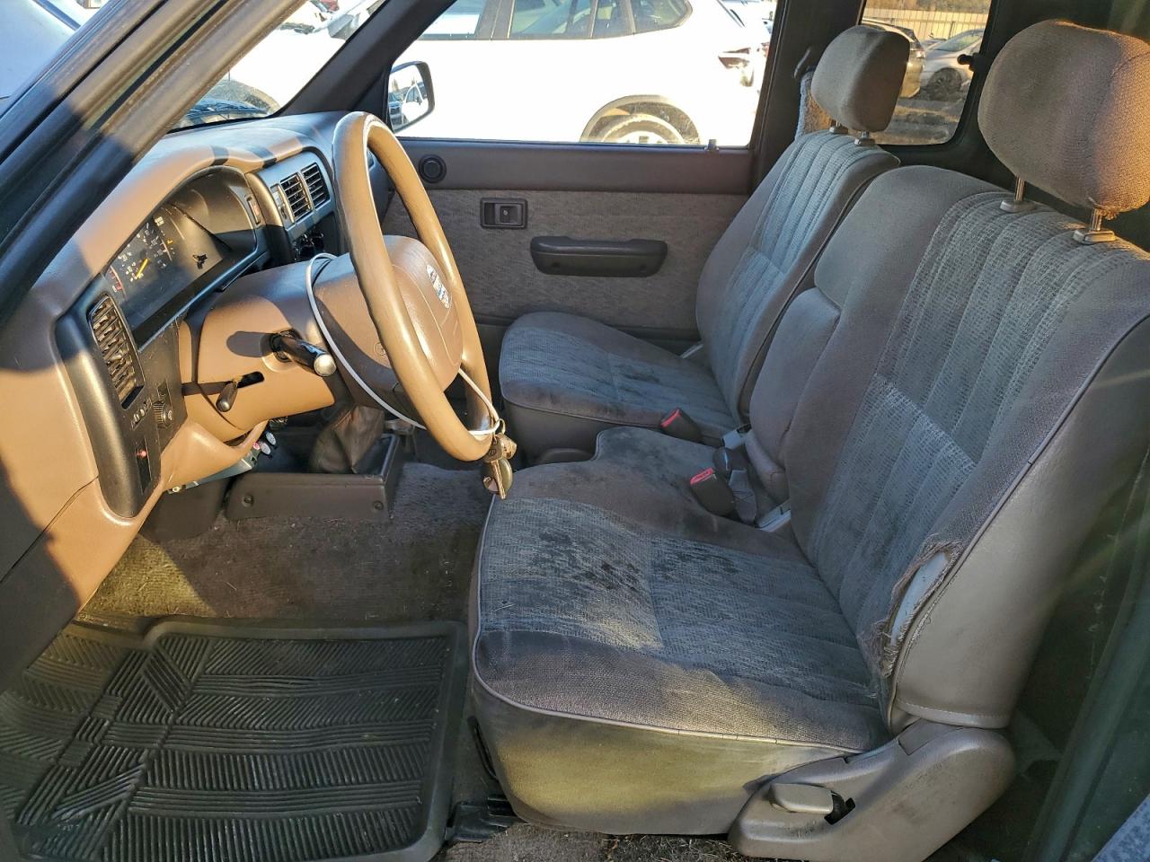 Toyota Tacoma Xtracab Image 4