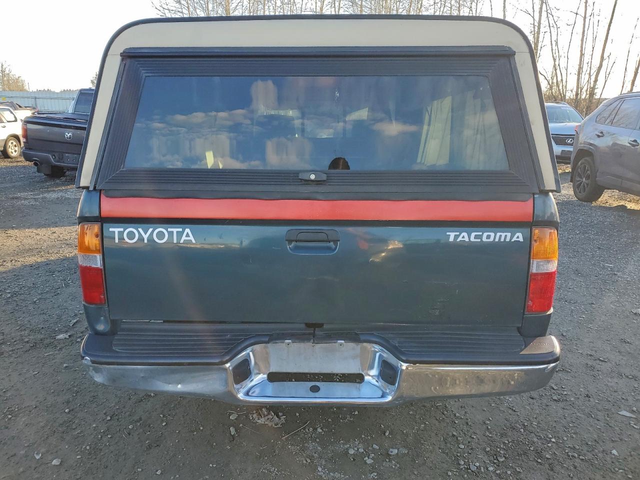 Toyota Tacoma Image 10