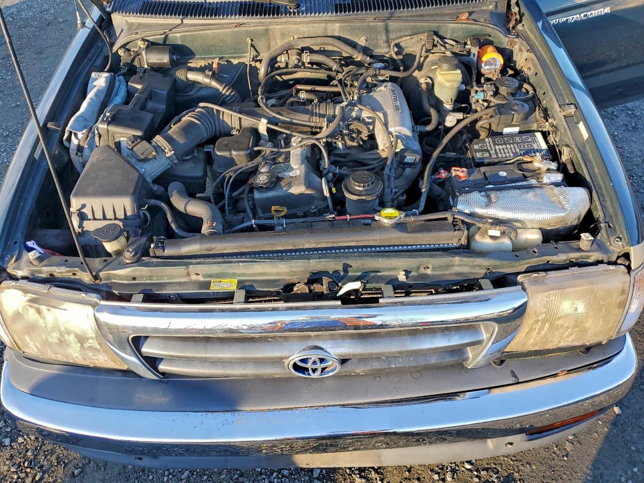 Toyota Tacoma Image 2