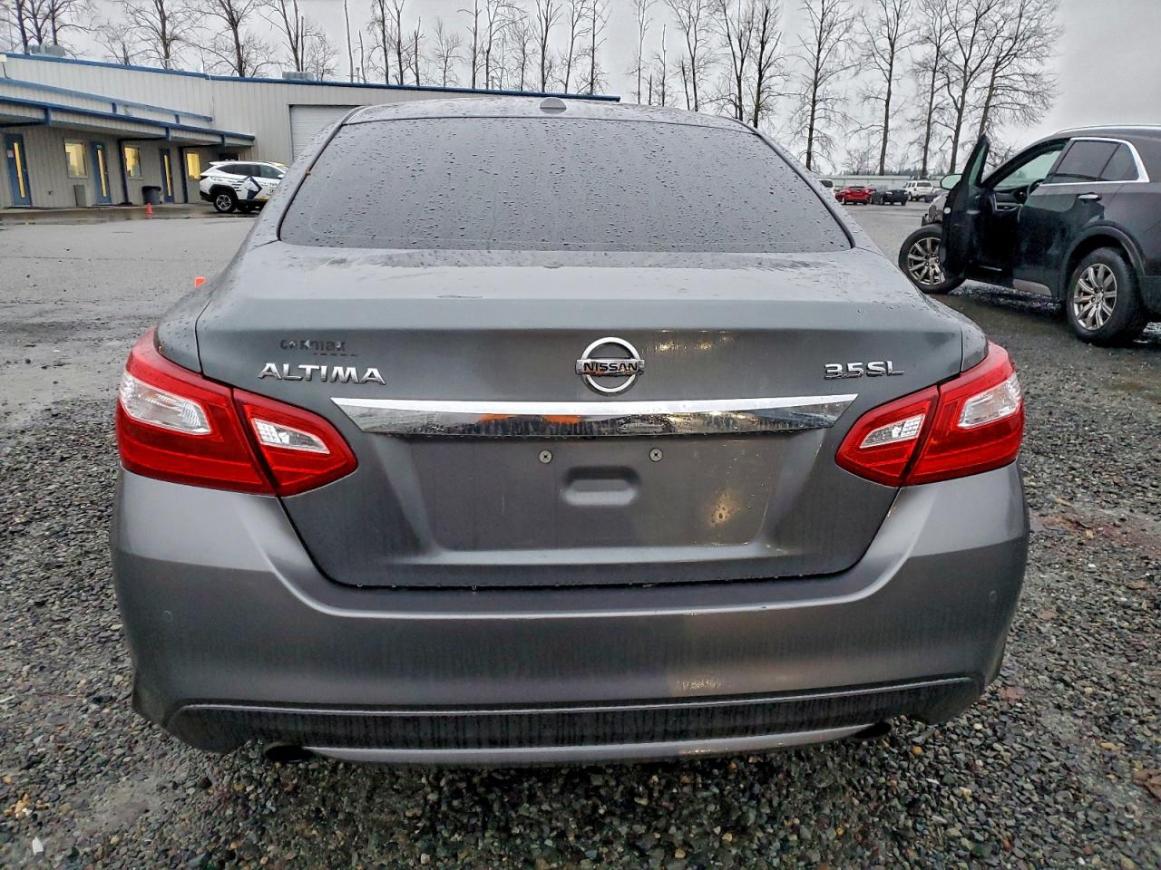Nissan Altima 3.5sl Image 9