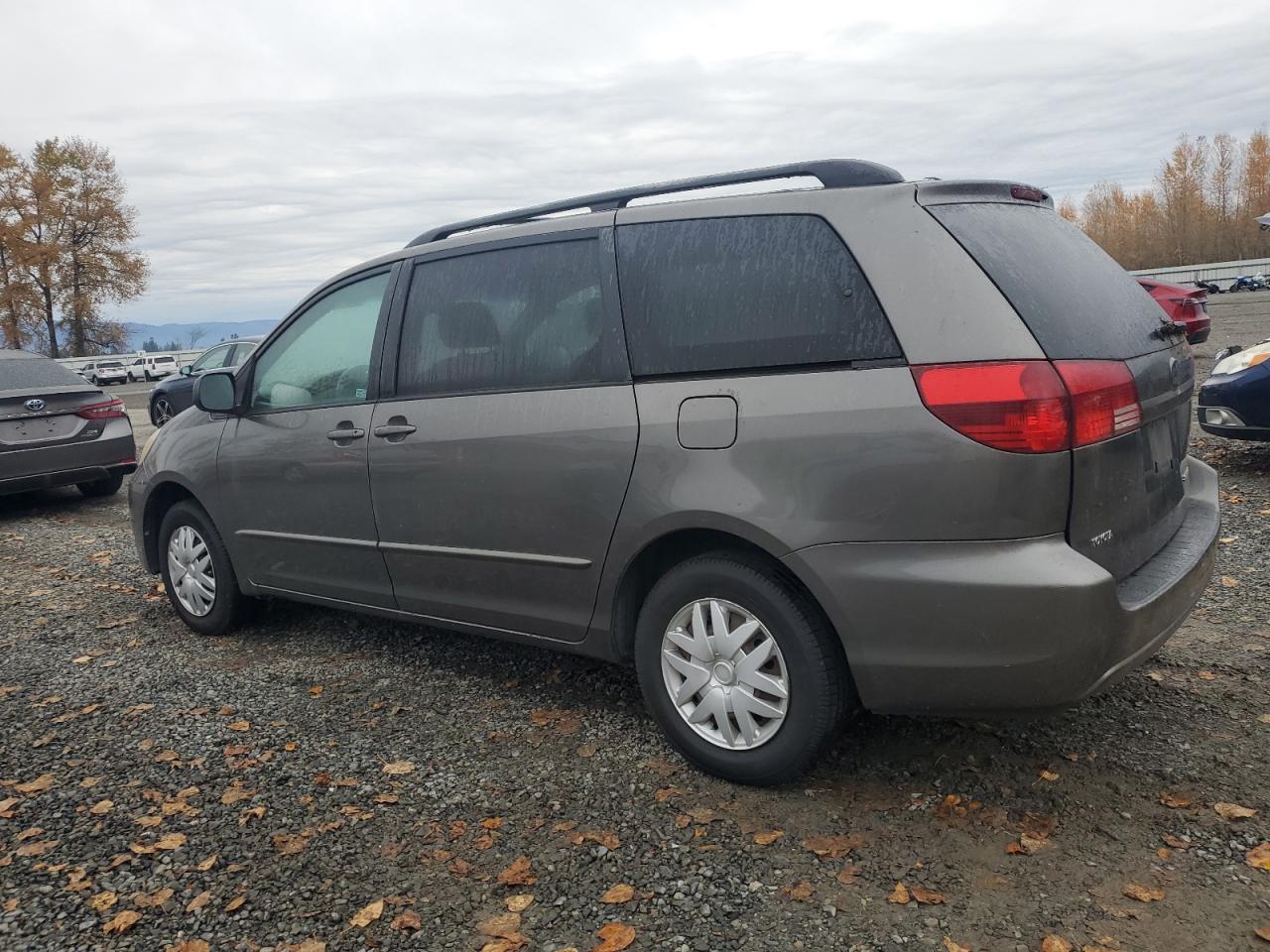 Toyota Sienna Ce Image 3