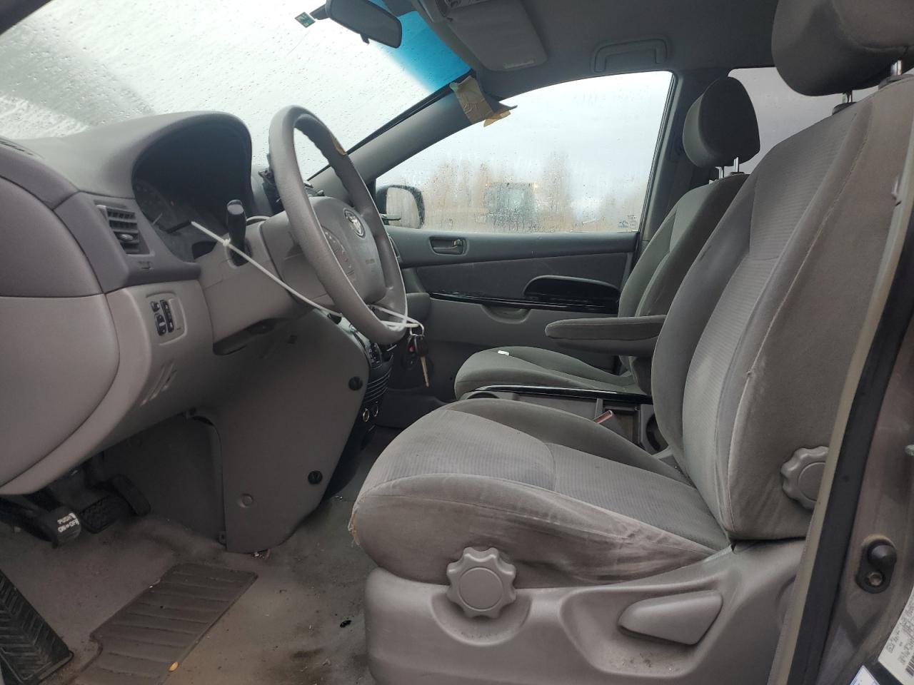 Toyota Sienna Ce Image 6