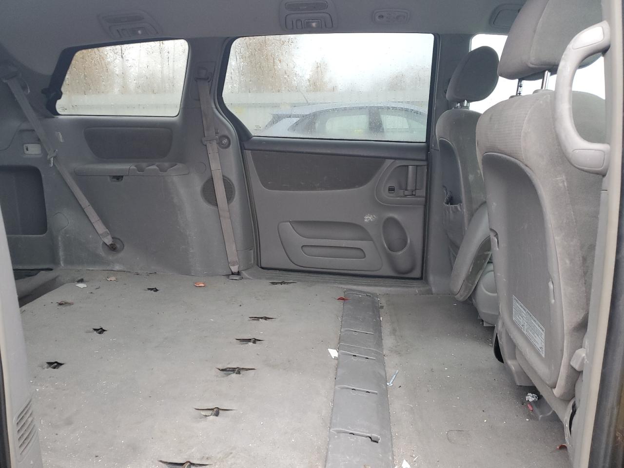 Toyota Sienna Ce Image 8