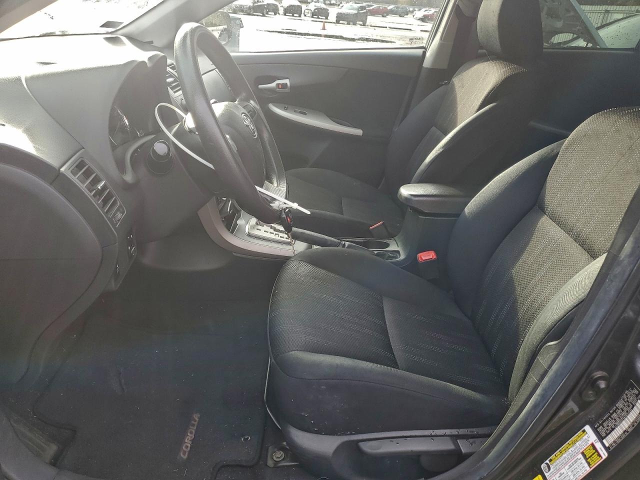 Toyota Corolla Base Image 5