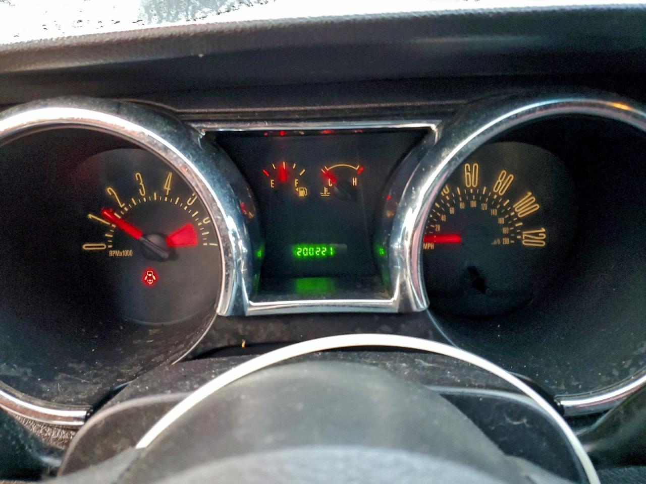 Ford Mustang Image 6