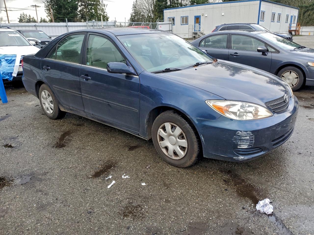 Toyota Camry Le Image 5